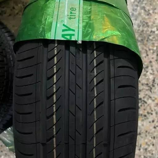 لاستیک خودرو بیروای سایز 205/60/15 گل bw380